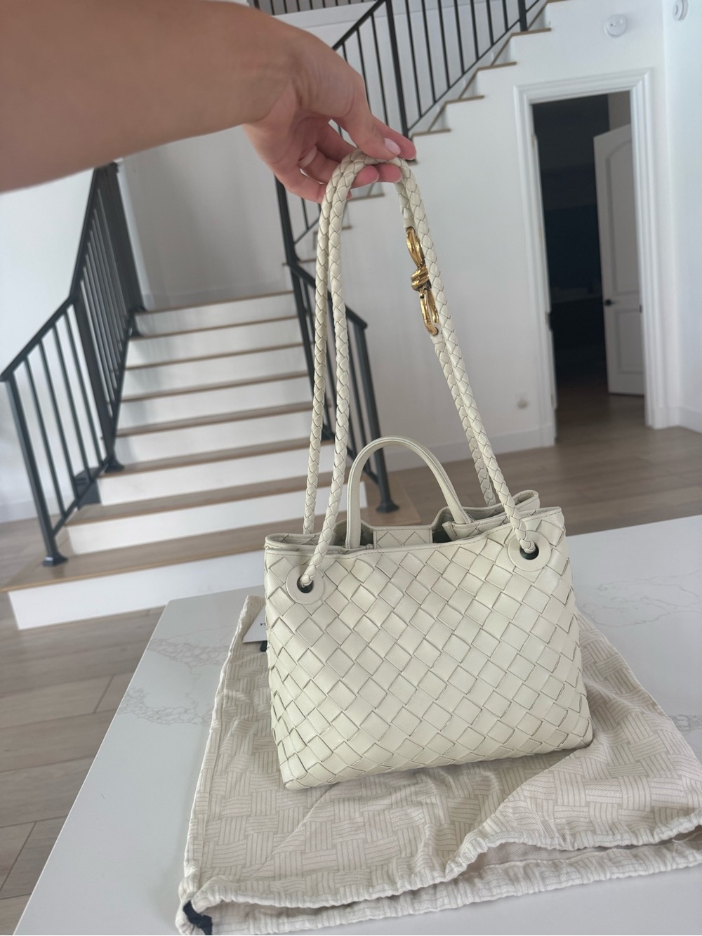 Bottega Veneta Small Andiamo Bag in color “Sea Salt” - Picture 4 of 7